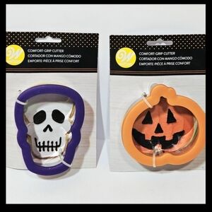 Wilton Halloween Comfort Grip Cookie Cutters - Skull and Pumpkin NEW!!!